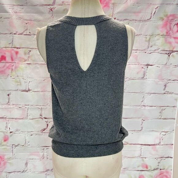 🔥5 for $25 sale🔥 Feel the Piece Terre Jacobs Gray Sleeveless Keyhole sweater - Picture 6 of 11